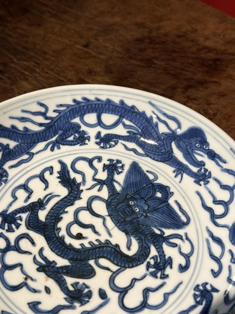 古玩陶瓷青花龍紋盤真品鑒賞圖