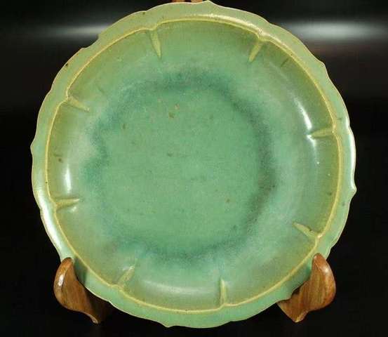 古玩陶瓷青釉花口盤真品鑒賞圖