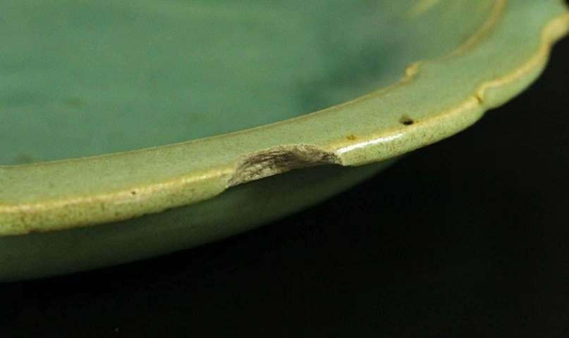 古玩陶瓷青釉花口盤真品鑒賞圖