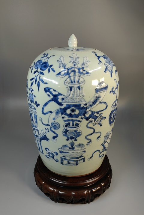 古玩陶瓷豆青堆白青花博古圖冬瓜罐真品鑒賞圖