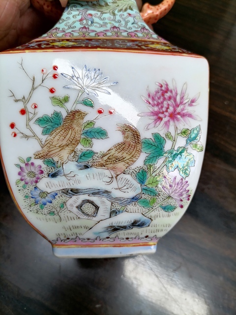 古玩陶瓷花鳥紋粉彩瓶真品鑒賞圖