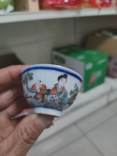 古玩陶瓷三娘教子圖粉彩杯真品鑒賞圖