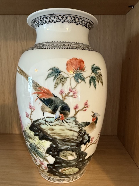 古玩陶瓷花鳥紋粉彩瓶真品鑒賞圖
