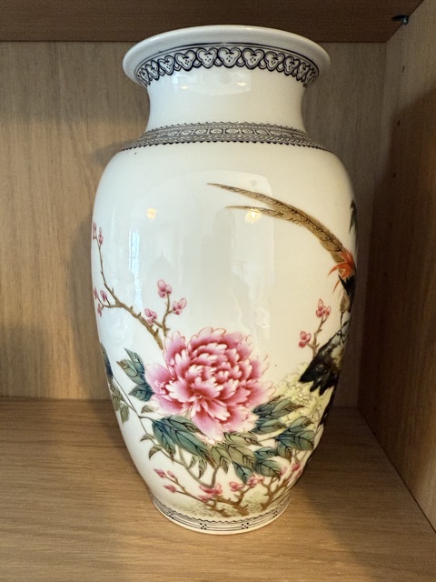 古玩陶瓷花鳥紋粉彩瓶真品鑒賞圖