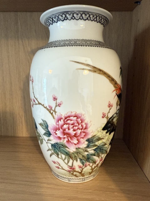 古玩陶瓷花鳥紋粉彩瓶真品鑒賞圖