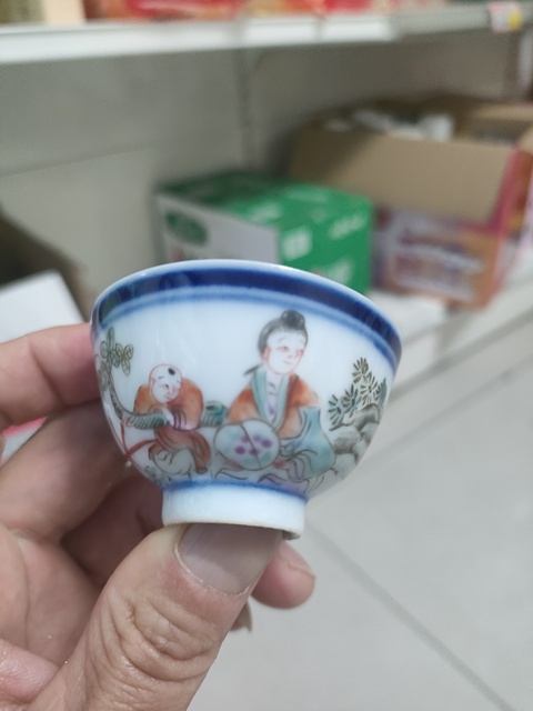 古玩陶瓷三娘教子圖粉彩杯真品鑒賞圖