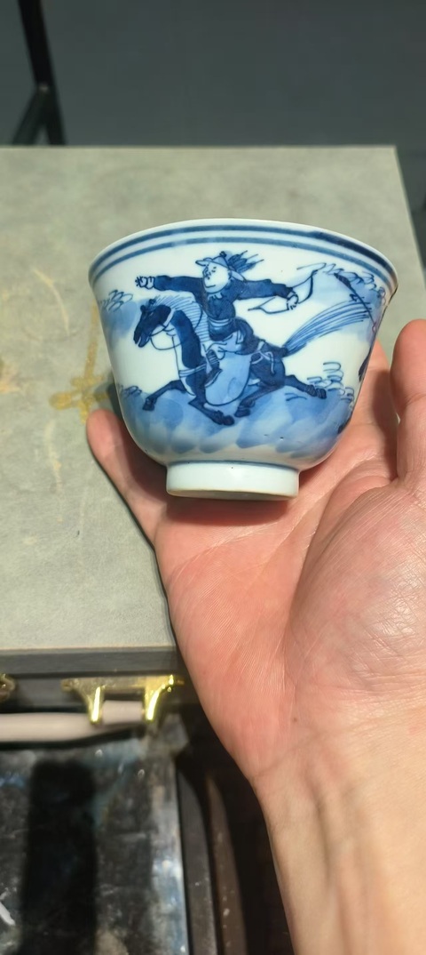 古玩陶瓷狩獵紋青花杯真品鑒賞圖
