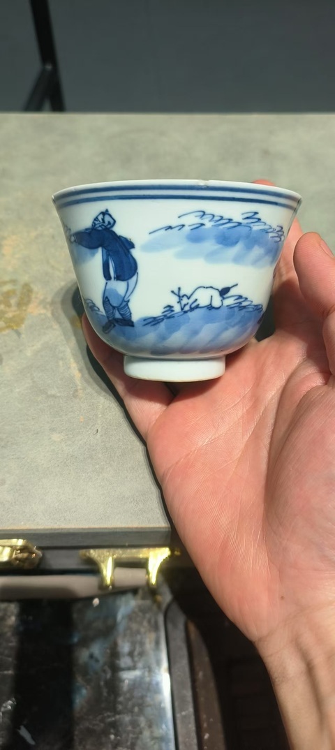 古玩陶瓷狩獵紋青花杯真品鑒賞圖