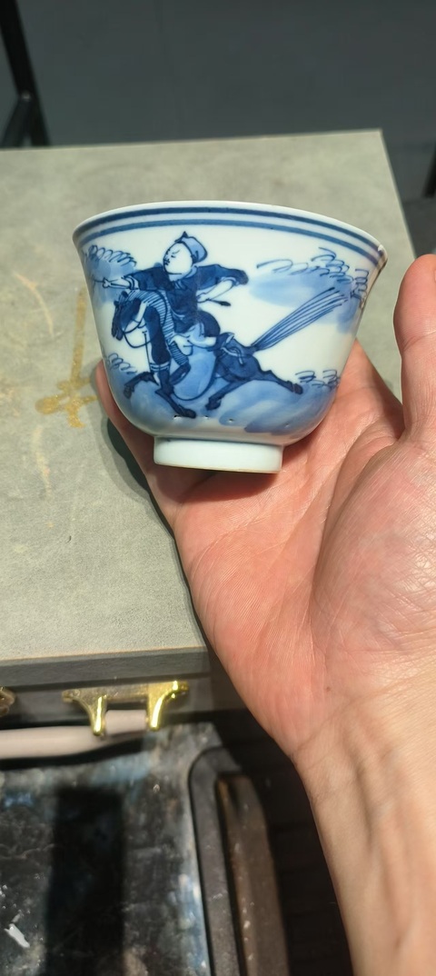 古玩陶瓷狩獵紋青花杯真品鑒賞圖