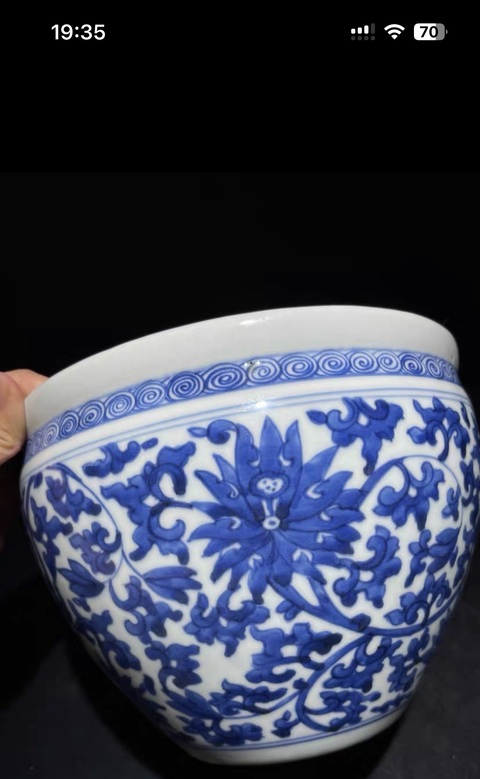古玩陶瓷花卉紋青花缸真品鑒賞圖