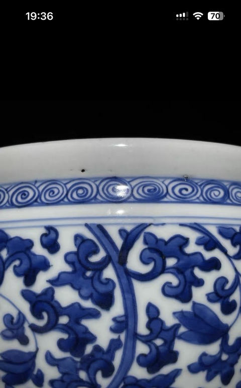 古玩陶瓷花卉紋青花缸真品鑒賞圖