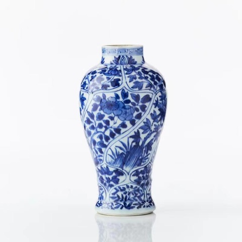 古玩陶瓷花卉紋青花瓶真品鑒賞圖