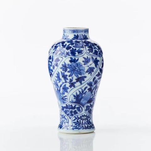 古玩陶瓷花卉紋青花瓶真品鑒賞圖