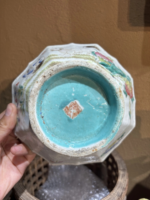 古玩陶瓷粉彩獅紋貢碗真品鑒賞圖
