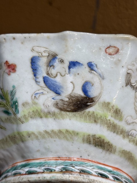 古玩陶瓷粉彩獅紋貢碗真品鑒賞圖