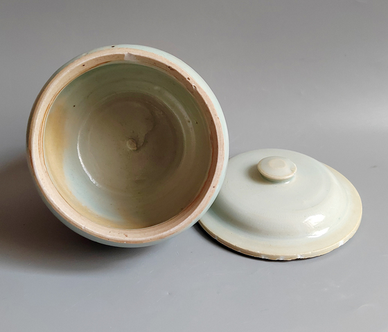 古玩陶瓷龍泉青瓷跳刀紋蓋罐真品鑒賞圖