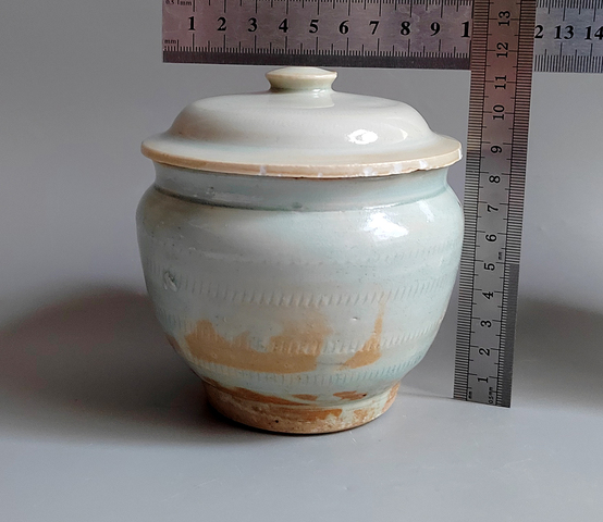 古玩陶瓷龍泉青瓷跳刀紋蓋罐真品鑒賞圖