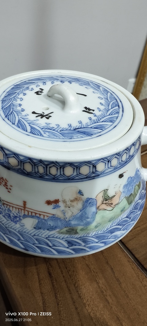 古玩陶瓷人物紋青花加彩執壺真品鑒賞圖