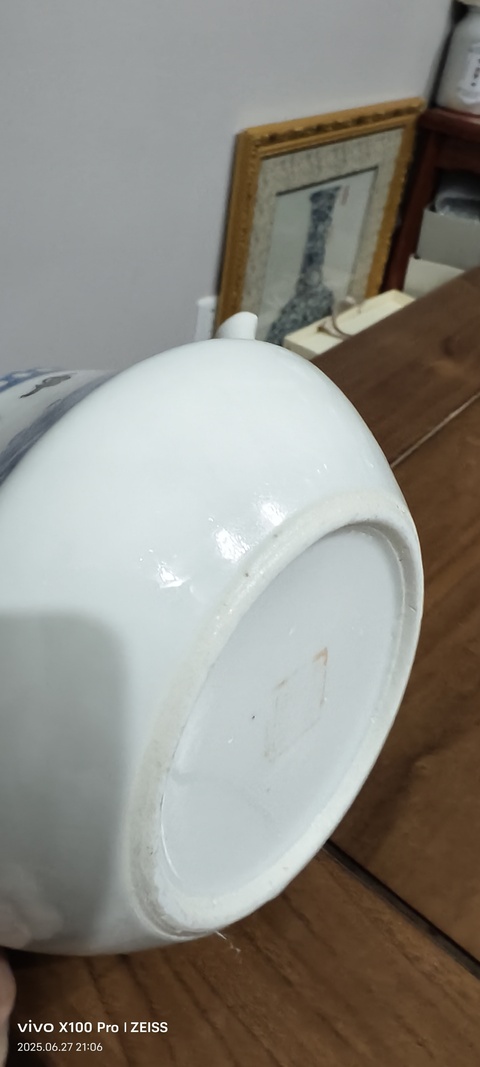 古玩陶瓷人物紋青花加彩執壺真品鑒賞圖