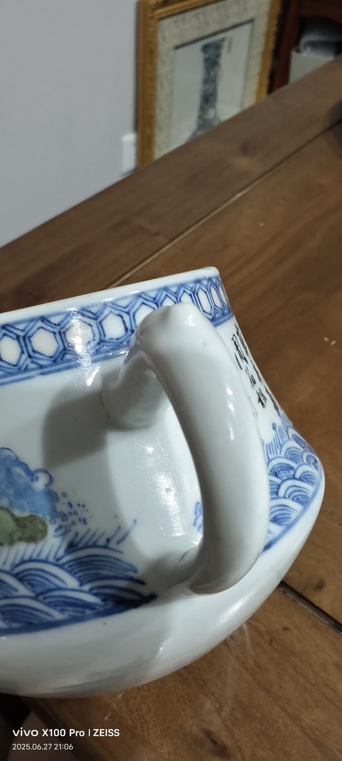 古玩陶瓷人物紋青花加彩執壺真品鑒賞圖