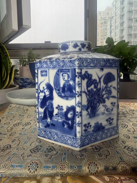 古玩陶瓷青花人物故事紋六方茶葉罐拍賣，當(dāng)前價(jià)格888元