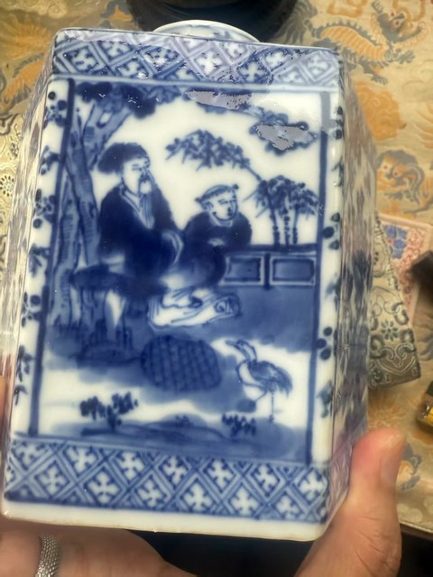 古玩陶瓷青花人物故事紋六方茶葉罐拍賣，當(dāng)前價(jià)格888元