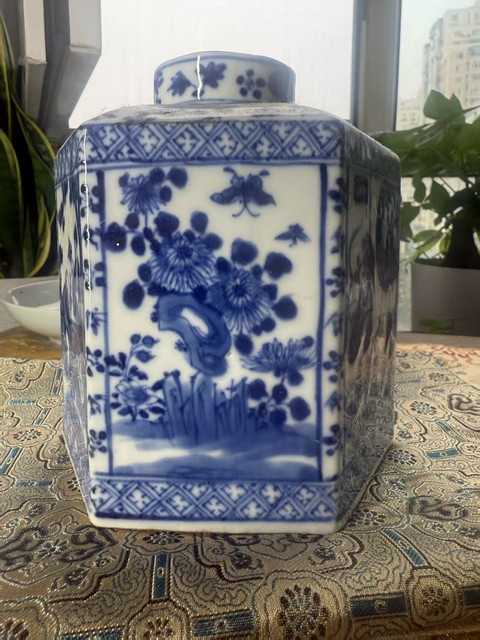 古玩陶瓷青花人物故事紋六方茶葉罐拍賣，當(dāng)前價(jià)格888元