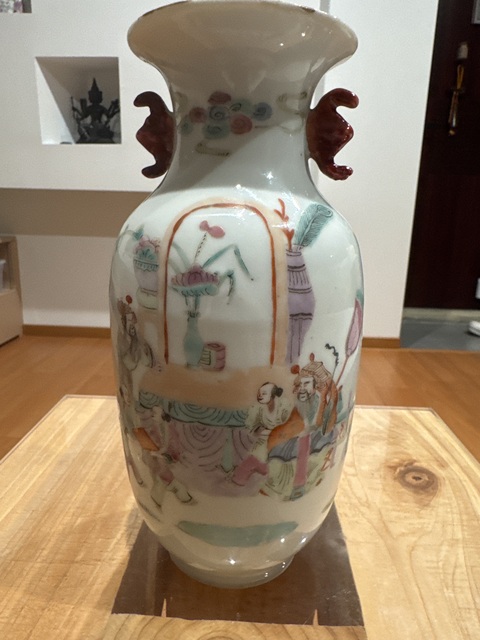 古玩陶瓷晚清細路粉彩人物瓶真品鑒賞圖
