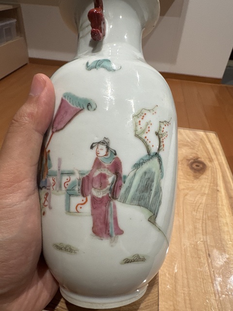古玩陶瓷晚清細路粉彩人物瓶真品鑒賞圖