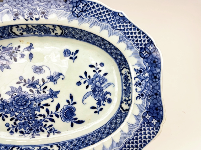 古玩陶瓷清乾隆·青花花卉花口大長盤拍賣,當(dāng)前價格188元