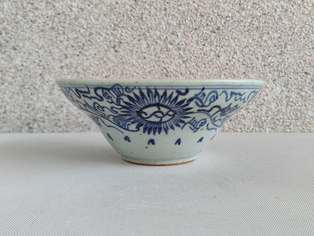 古玩陶瓷青花淡描花卉紋折腰碗拍賣,當(dāng)前價格450元