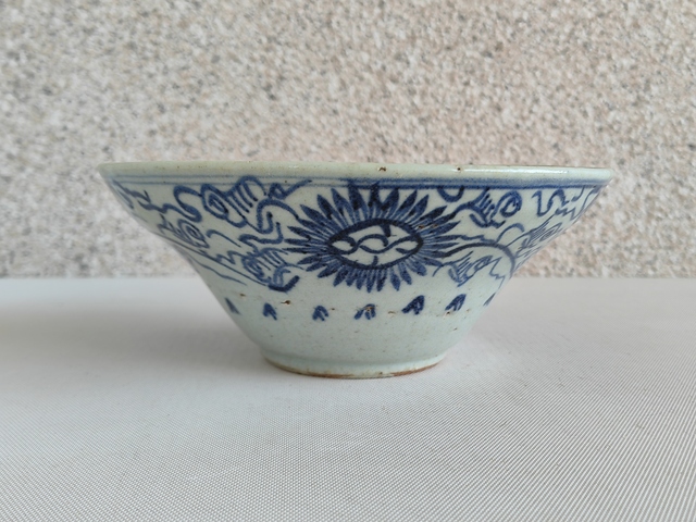古玩陶瓷青花淡描花卉紋折腰碗拍賣,當(dāng)前價格450元