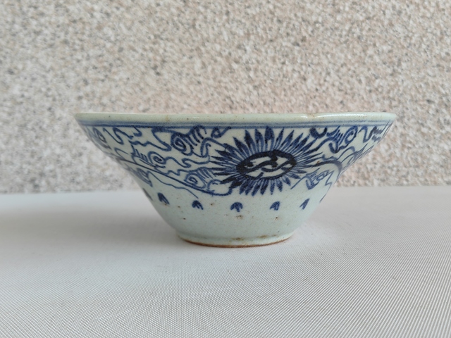 古玩陶瓷青花淡描花卉紋折腰碗拍賣,當(dāng)前價格450元