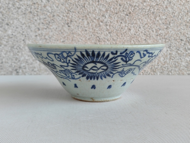 古玩陶瓷青花淡描花卉紋折腰碗拍賣,當(dāng)前價格450元