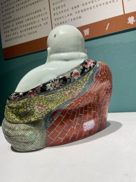 古玩陶瓷粉彩花卉彌勒笑佛真品鑒賞圖