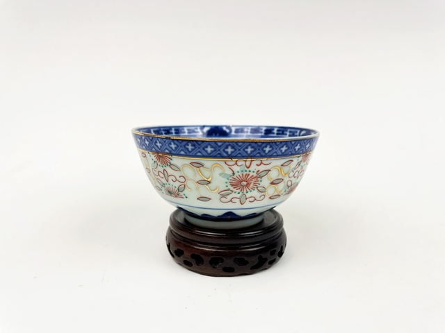 古玩陶瓷清末民初·青花礬紅云蝠紋玲瓏碗真品鑒賞圖