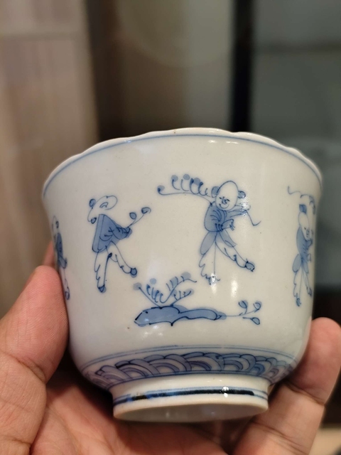 古玩陶瓷嬰戲紋青花杯真品鑒賞圖
