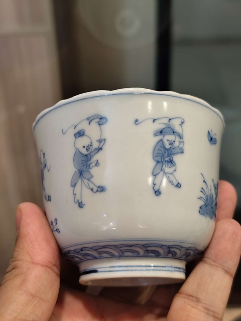 古玩陶瓷嬰戲紋青花杯真品鑒賞圖
