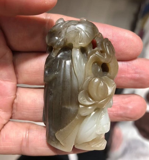 古玩玉器和田玉雕“執荷童子”真品鑒賞圖