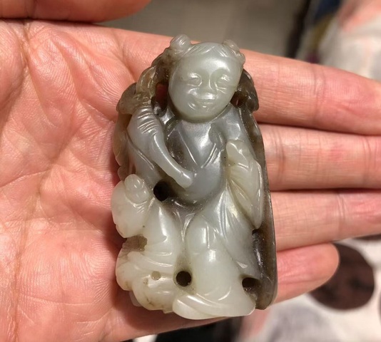 古玩玉器和田玉雕“執荷童子”真品鑒賞圖
