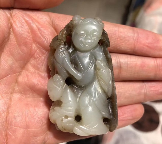 古玩玉器和田玉雕“執荷童子”真品鑒賞圖