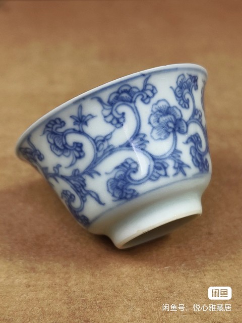 古玩陶瓷仕女花卉紋青花杯真品鑒賞圖