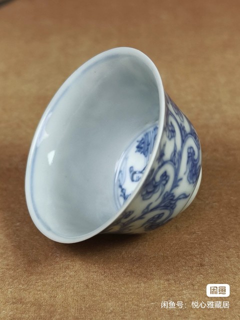 古玩陶瓷仕女花卉紋青花杯真品鑒賞圖