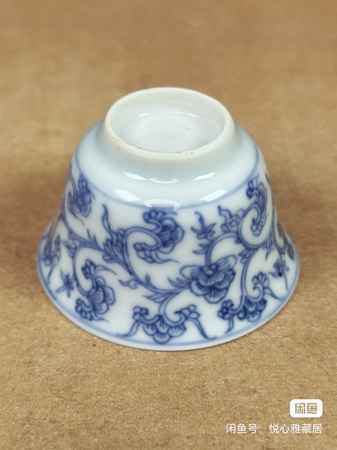 古玩陶瓷仕女花卉紋青花杯真品鑒賞圖
