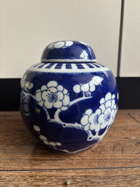 古玩陶瓷青花冰梅圖蓋罐真品鑒賞圖
