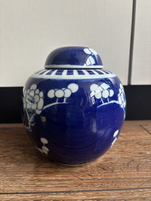 古玩陶瓷青花冰梅圖蓋罐真品鑒賞圖