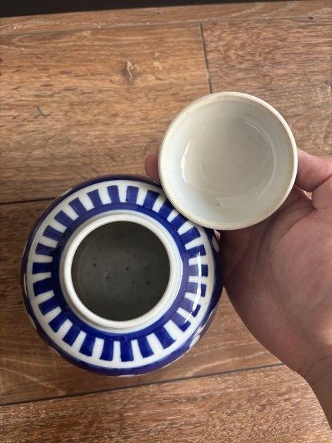 古玩陶瓷青花冰梅圖蓋罐真品鑒賞圖