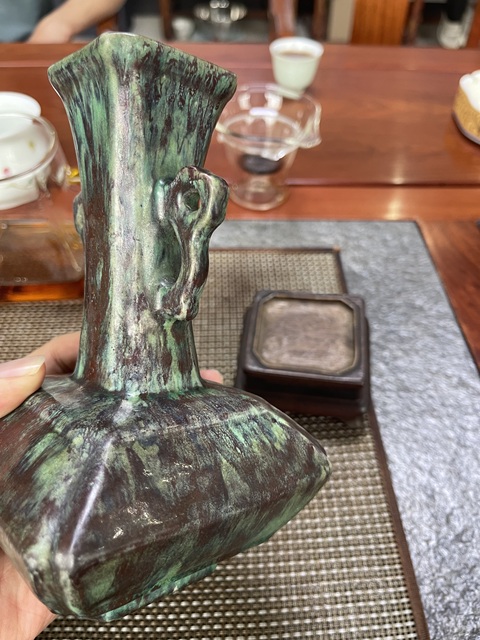 古玩陶瓷木紋釉四方雙耳瓶真品鑒賞圖