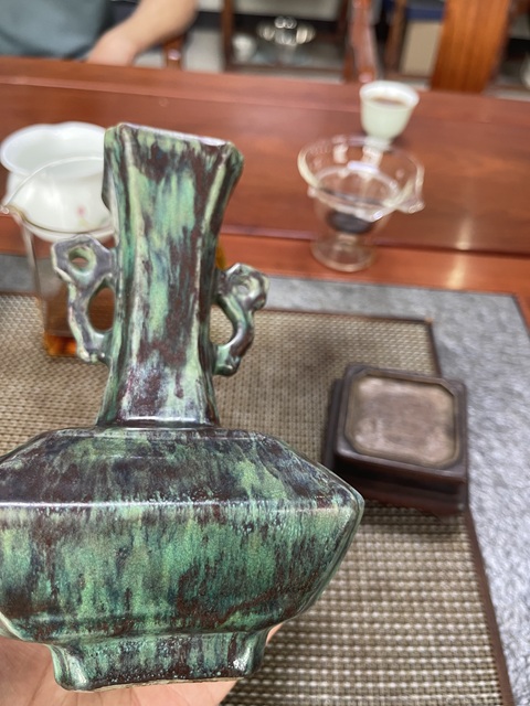 古玩陶瓷木紋釉四方雙耳瓶真品鑒賞圖