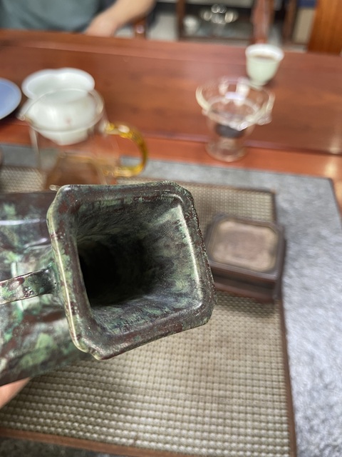 古玩陶瓷木紋釉四方雙耳瓶真品鑒賞圖